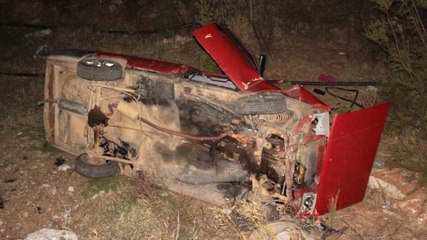 İzmir'de otomobil dere yatağına yuvarlandı