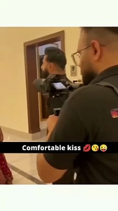 Pakistani Couple Kissing Viral Video (720P_HD)