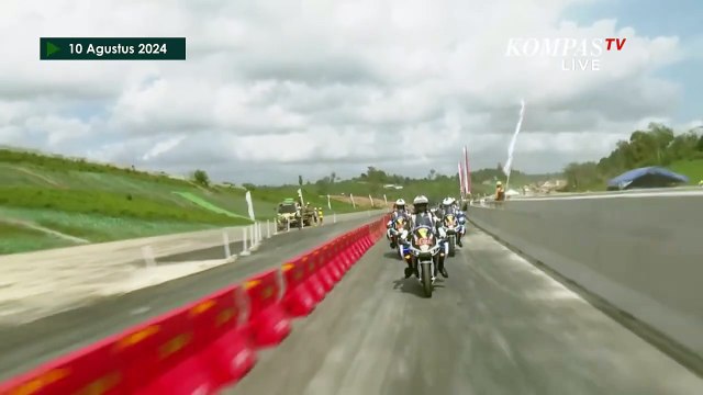 Momen Iring-Iringan Bendera Merah Putih & Teks Proklamasi Lewati Tol dan Jembatan Pulau Balang IKN