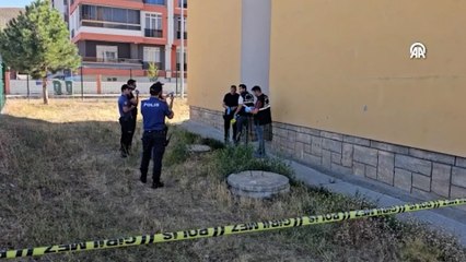 Bir kişi apartman boşluğunda ölü bulundu