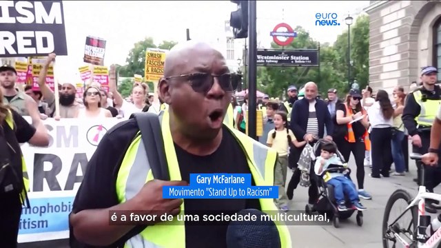 Manifestantes antirracismo saem às ruas do Reino Unido após os motins de extrema-direita