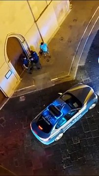 Donna aggradisce gli agenti della polizia durante un controllo, arrestata e denunciata per aggressione, minacce e lesioni a pubblico ufficiale