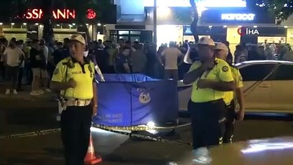 Feci kaza saniye saniye görüntülendi Otomobil kadını böyle ezdi