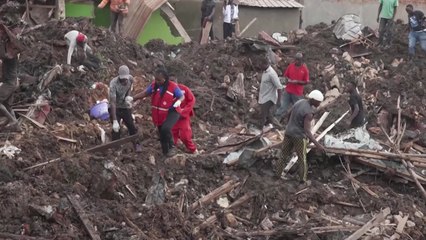 우간다 쓰레기 매립지 붕괴...최소 18명 사망 / YTN