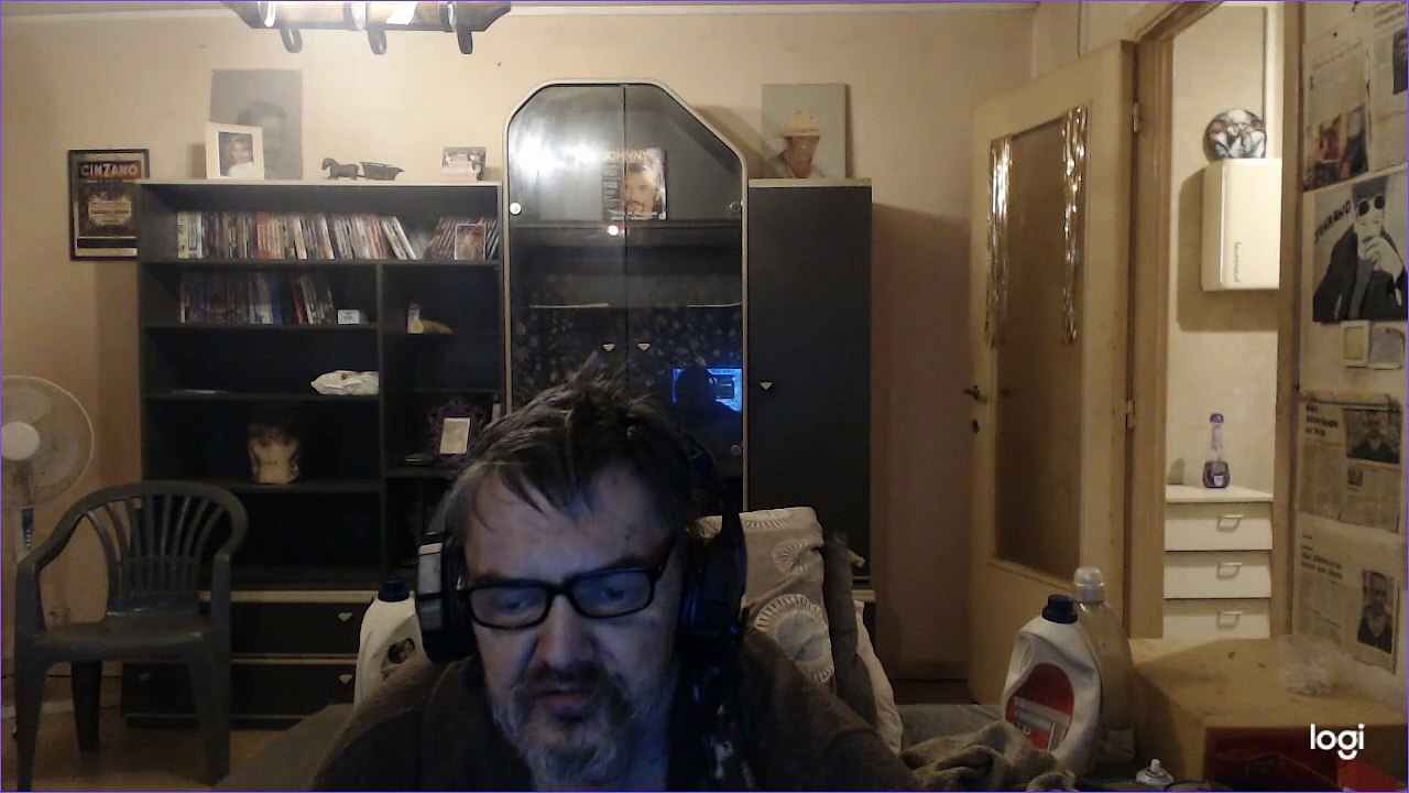 Pour le chat qui joue la morale tient enregistre Pour le chat qui joue la morale_jacklefoux prend exemple mdr tes hs avec JOHARNO
