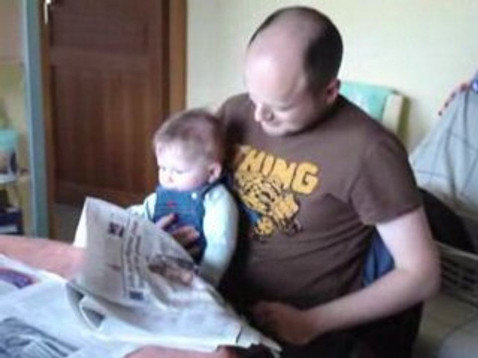 Lecture du journal avec mon papa