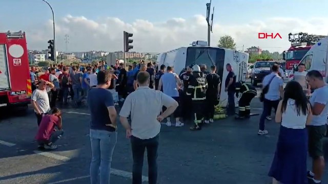 Tekirdağ’da hafif ticari araç, servis midibüsüne çarptı: 11 yaralı