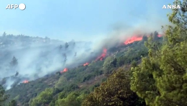 Ancora incendi in Grecia, evacuate altre localita' vicino Atene