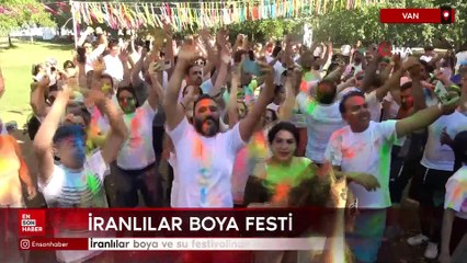 İranlılar boya ve su festivalinde doyasıya eğlendi