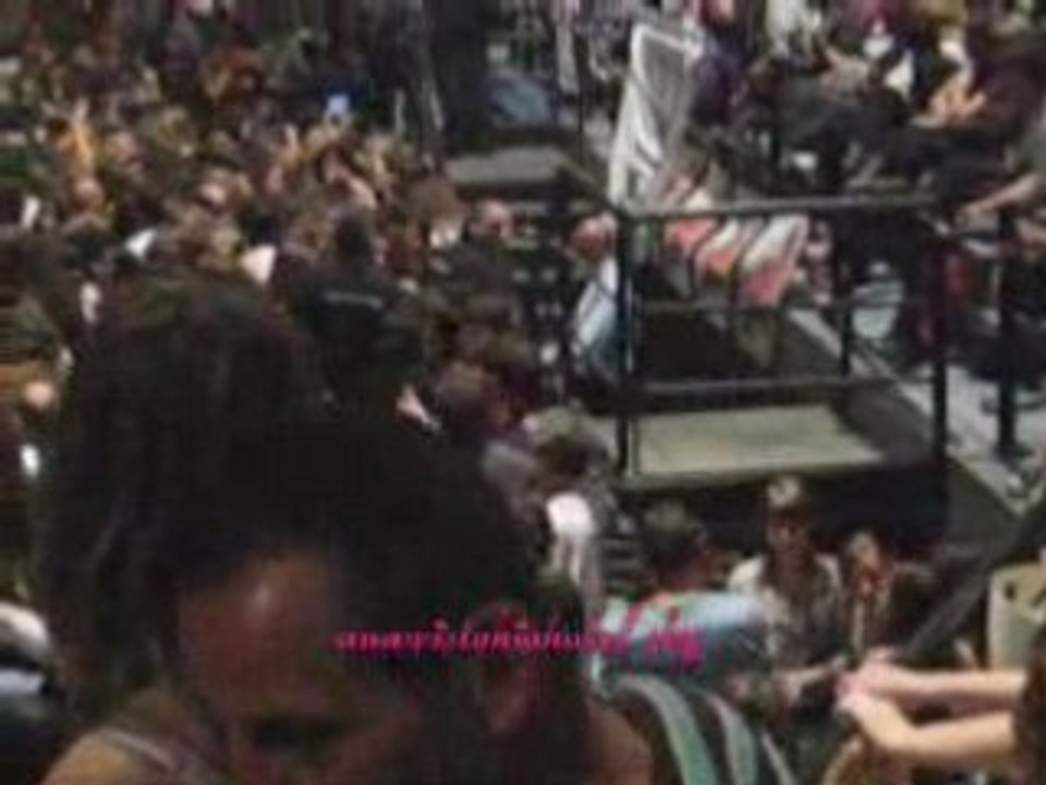 Tokio hotel marseille 14/03/08 Saki nous passe devant