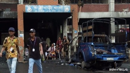 In Bangladesh incendiate stazioni di polizia dopo fuga di Hasina