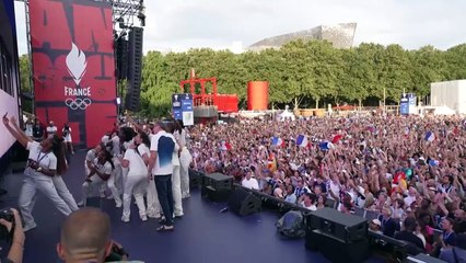 JO-2024: les handballeuses, médaillées d'argent, ambiancent le Club France