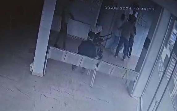 Güngören'de 'Bebeğinizin aşısı yok' diyen doktoru tehdit edip üzerine yürüdü