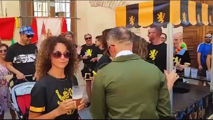 Pillan al fugado Carles Puigdemont... ¡En las fiestas de Cocentaina!