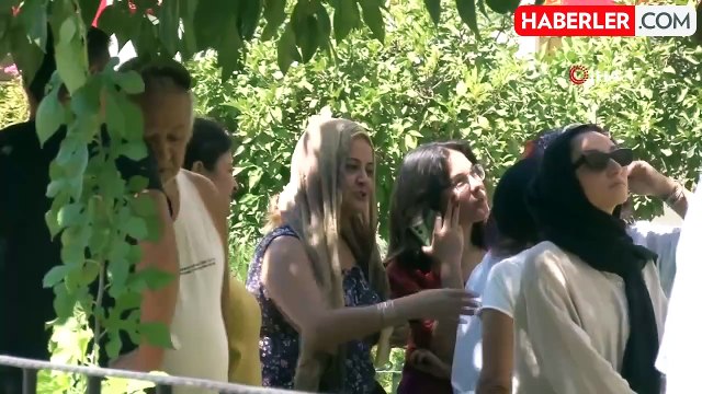 Binanın 6. katında çıkan yangın apartman sakinlerini sokağa döktü