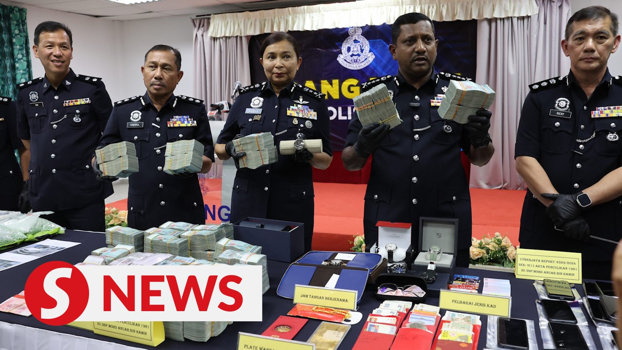 Cops tracking down last four suspects in Chines...