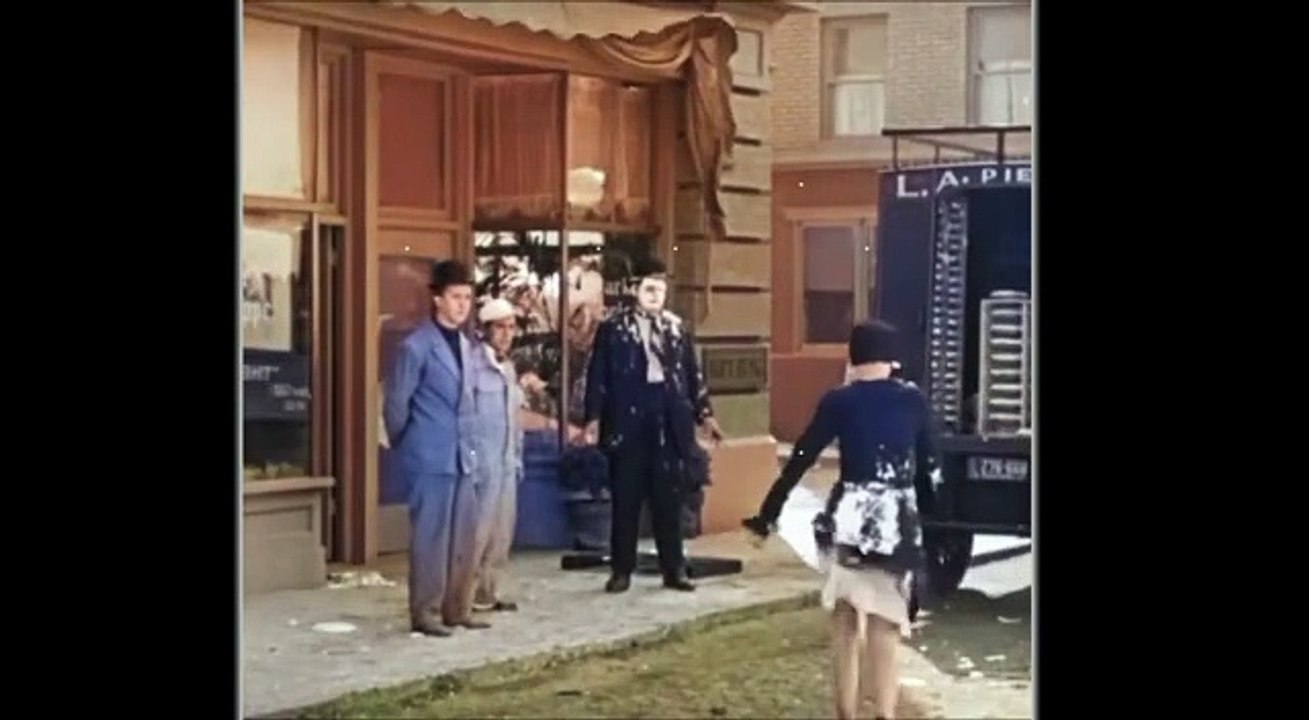 Stanlio e Ollio a Colori - la battaglia delle torte in faccia