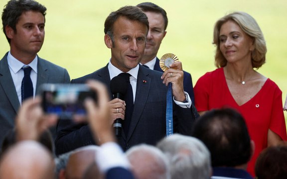 Sécurité pendant les JO : « Des centaines d’actions ont été entravées », indique Emmanuel Macron