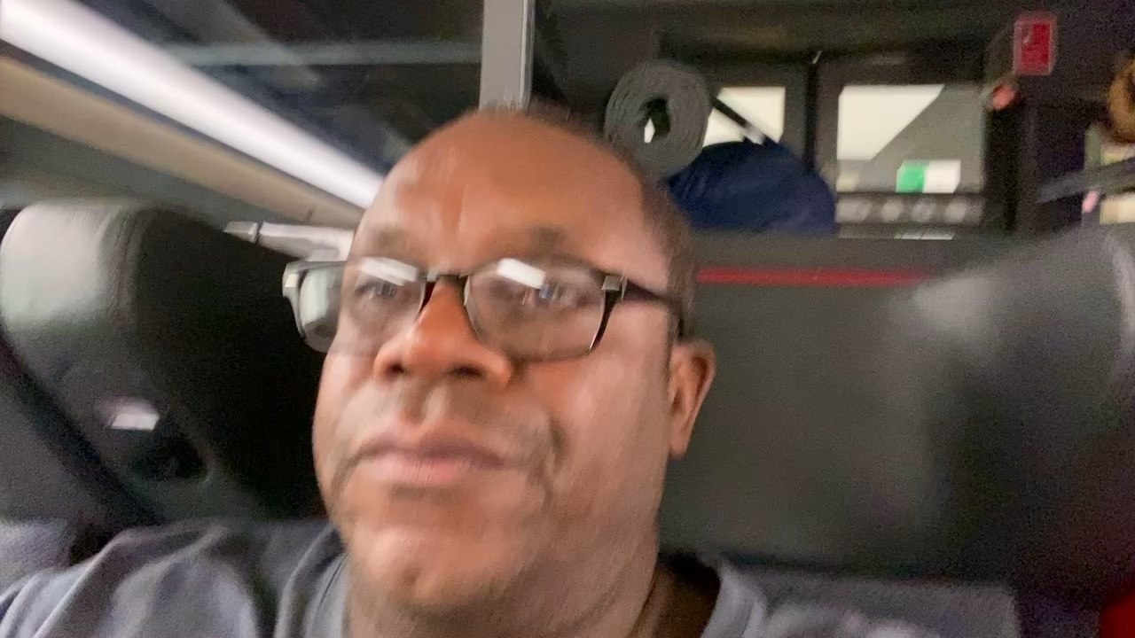 #Tournage du jour #annulé  Restons #cool ! #alerte #canicule au #suddelafrance .   Résultat : nombreux #departs #incendies y compris sur les #voies #ferrées  Le  #tgv #roule #vitesse #escargot !