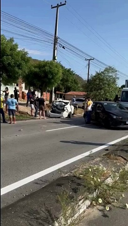 Acidente envolvendo 4 veículos trava trânsito na CE-060; ninguém ficou ferido
