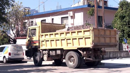 Λαμία: Δυσαρέσκεια σε κατοίκους και επαγγελματίες για τη διαπλάτυνση των πεζοδρομίων στην Καβάφη