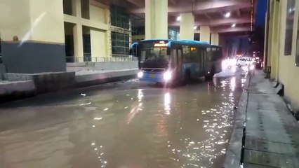 ಬೆಂಗಳೂರು - ಚೆನೈ ಹೆದ್ದಾರಿಯಲ್ಲಿ ನೆನ್ನೆ ರಾತ್ರಿ ಧಾರಾಕಾರ ಮಳೆಯಿಂದಾಗಿ ಪ್ರವಾಹ ಪರಿಸ್ಥಿತಿ ನಿರ್ಮಾಣ