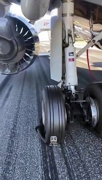 VÍDEO: Veja como ficaram os pneus do avião que teve problema em Florianópolis