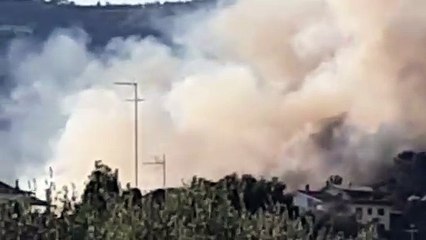 Incendio in Valdinievole: fiamme vicino alle case a Vangile, frazione di Massa e Cozzile