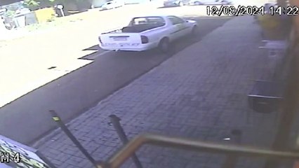 Câmera flagra acidente entre Montana e ASX no bairro Morumbi