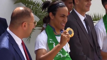 Algeria, che ovazione per il ritorno di Imane Khelif: "Medaglia meritata"