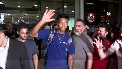 Beşiktaş'ın yeni transferi Cher Ndour, İstanbul'a geldi.