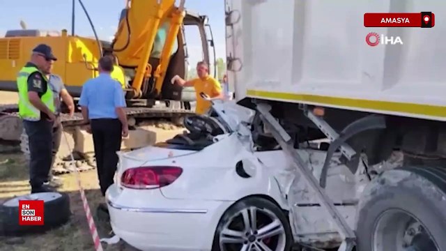 Amasya'da otomobil kırmızı ışıkta bekleyen araçların arasına daldı