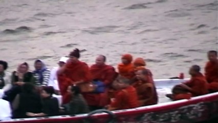 2000 Sunrise above Ganges from hotelroom Varanasi