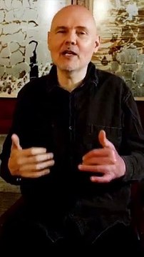 billy corgan, do smashin pumpkins falando portugues