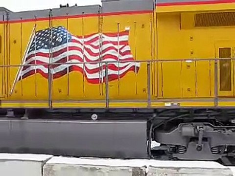 New GE Union Pacific Locomotives idling at Erie%2C PA. 2-14-09