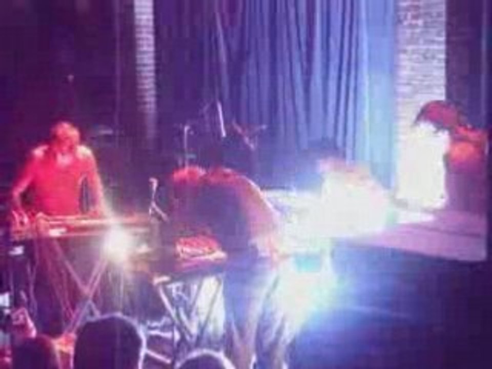 Holy Fuck - Lovely allen , live @ Paris (Maroquinerie)