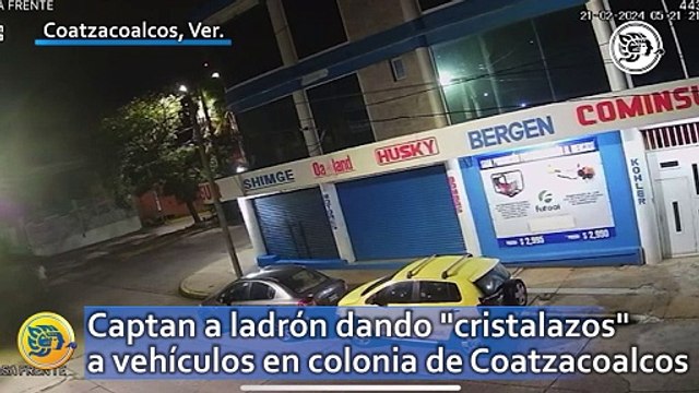 Captan en VIDEO a ladrón dando cristalazos a vehículos en colonia de Coatzacoalcos