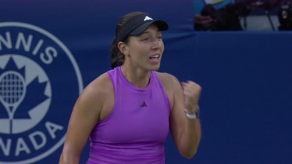 Video herunterladen: Pegula defeats Anisimova in three sets to defend Canadian Open title