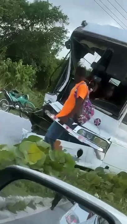 Dos muertos y 26 heridos por accidente de tránsito en la Circunvalación Verón-Bávaro