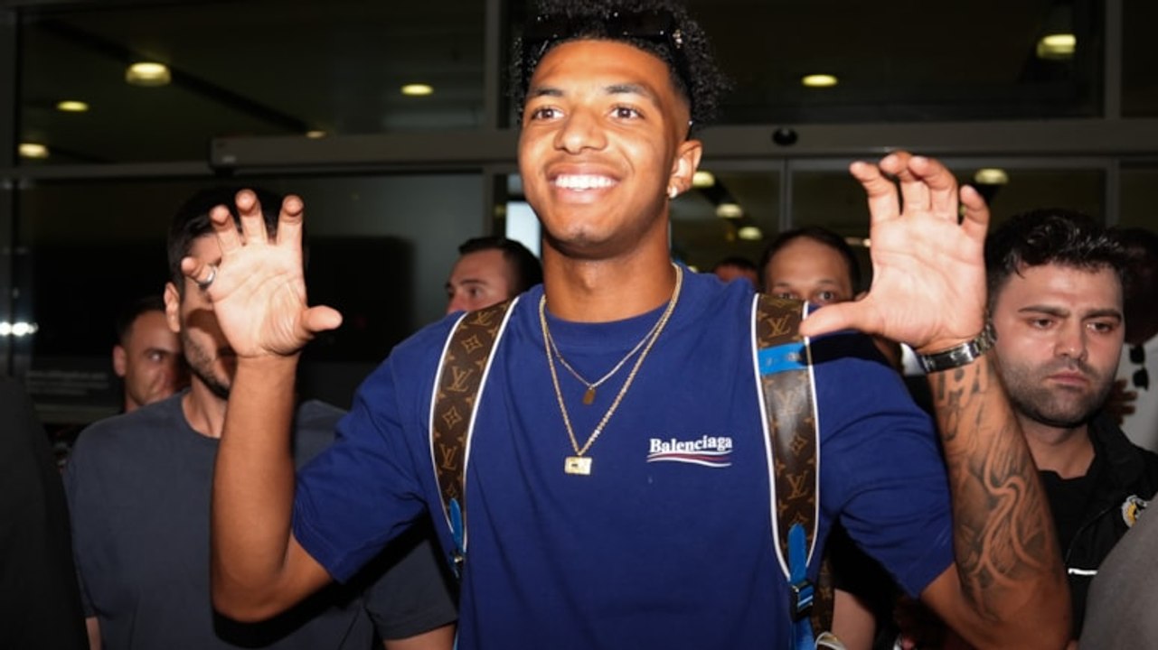 Beşiktaş'ın yeni transferi Ndour, İstanbul'a geldi