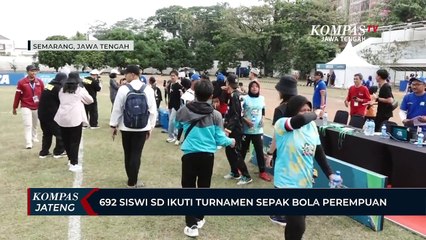 692 Siswi SD Ikuti Turnamen Sepak Bola Perempuan