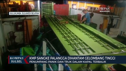 KMP Sangke Palangga Dihantam Gelombang Tinggi