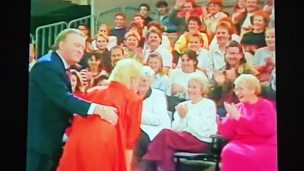 COLLEEN HEWETT - The Bert Newton Show (September 22, 1989)