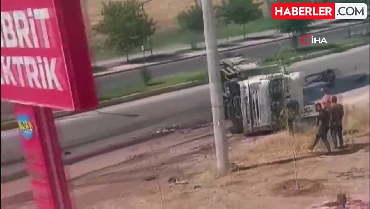 Batman'da yokuş aşağı inen kamyon devrildi