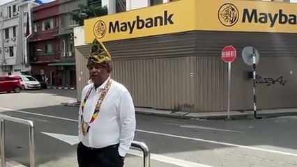 AirAsia CEO Tony Fernandes Joins Viral Kota Kinabalu Photo Trend 📸