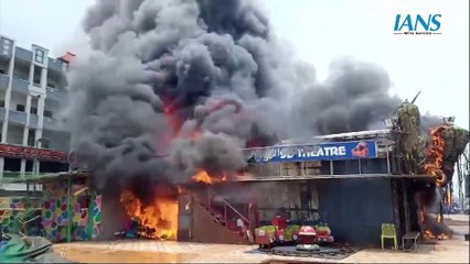 Visakhapatnam के बीच रोड स्थित Dino Park में अचानक लगी आग, राख हुआ पूरा पार्क