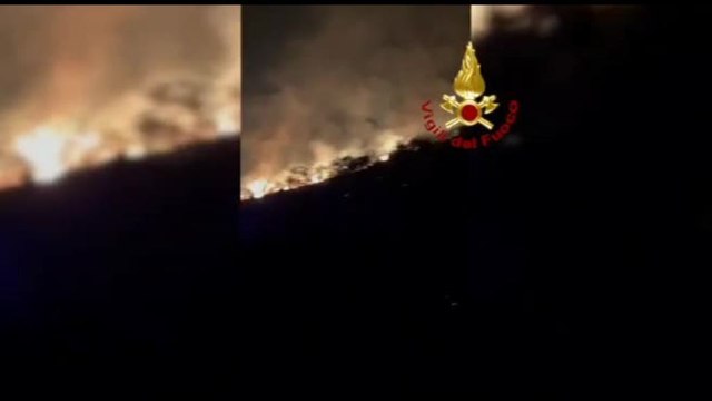 Roma, vasto incendio ad Artena: evacuate due famiglie