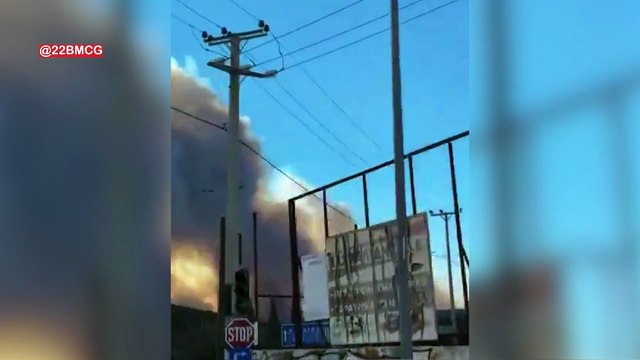 El incendio que afecta a la zona de Atenas se cobra su primera víctima mortal
