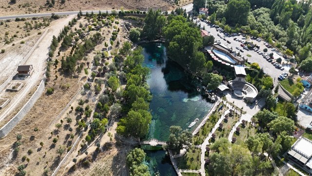 Bozkırın nazar boncuğu! Turistlerin akınına uğruyor