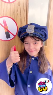 PAS DE MAQUILLAGE ! Mais elle connaît le secret pour cacher du rouge à lèvres !